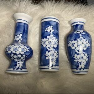 Minature vase set 3 painted floral vintage cobalt blue white porcelain 70s 1970s